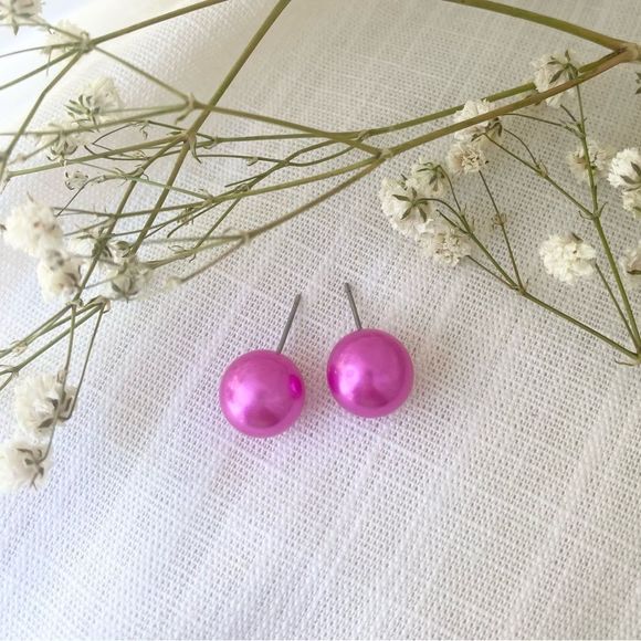 Jewelry - Hot pink stud pearl earrings 💕